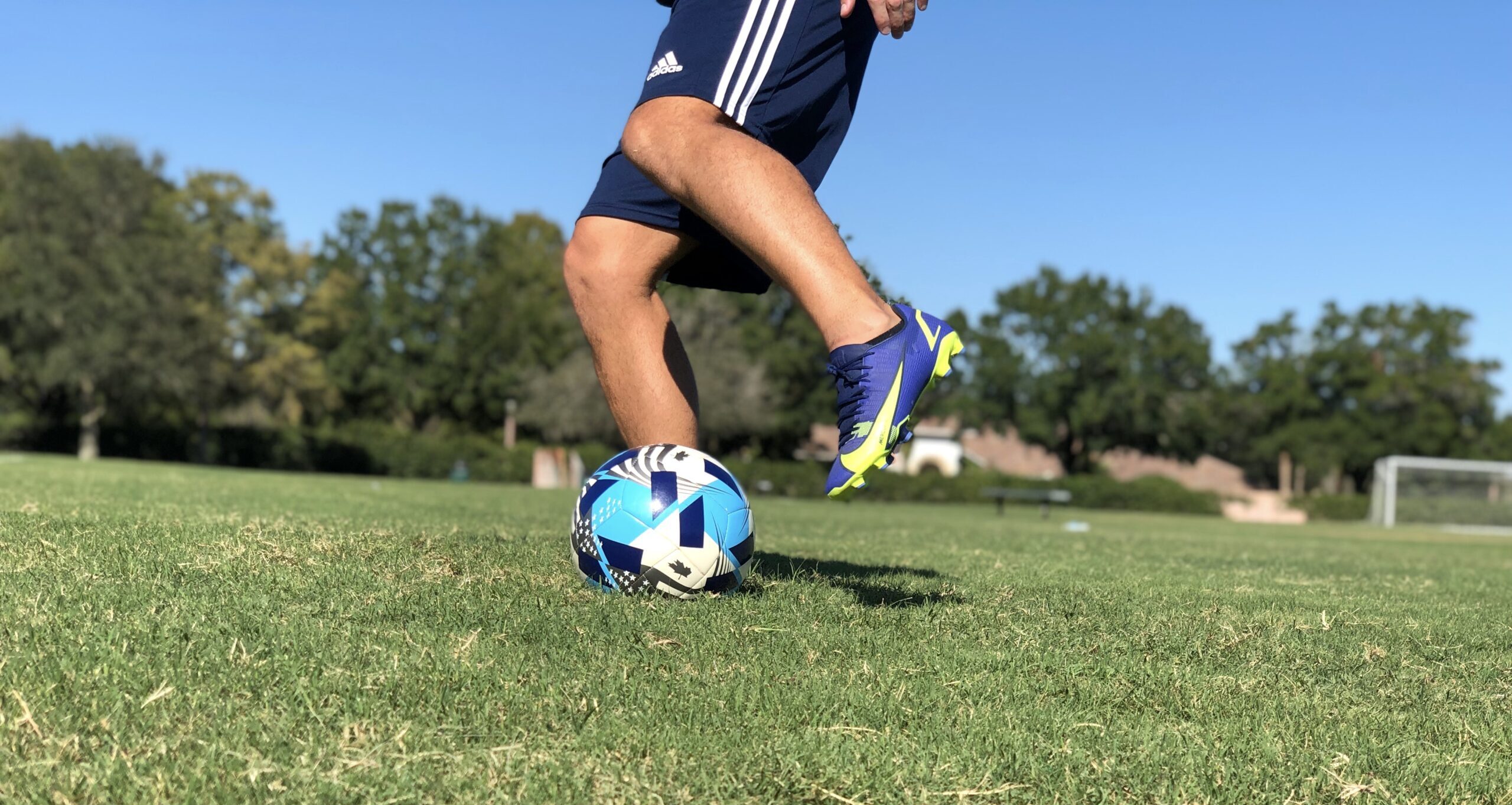 5 Simple soccer dribbling moves to beat defenders